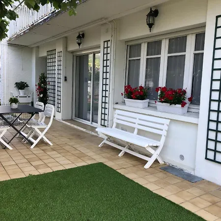 Apartment 70 M2 De Plain-pied Terrasse Jardin Nay (Pyrenees-Atlantiques)